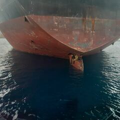 Rescatan a tres polizones que llevaban 11 días en el timón de un barco