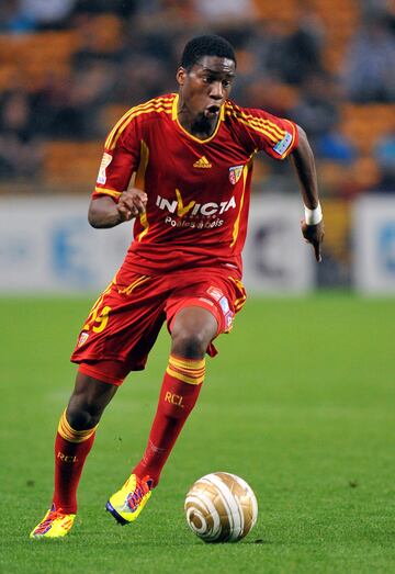 Su primer equipo profesional fue el Lens, en el que jugó dos temporadas (2010-2012). 