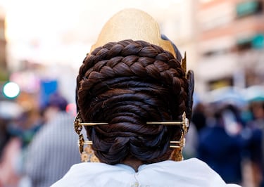 Este miércoles, 19 de marzo y día de San José, se celebrará el emocionante "Día de la Cremà" en las Fallas de Valencia, donde más de 700 monumentos que los artistas falleros han levantado por toda la ciudad arderán en un espectáculo impresionante. Marcando el broche de oro de la fiesta más emblemática de Valencia y una de las más multitudinarias de toda España. La noche se iluminará con fuegos artificiales.