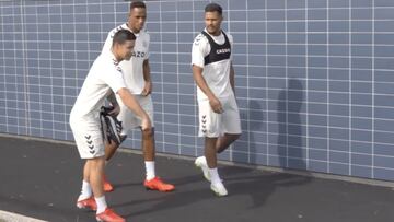 James y Mina reciben a Rendón en su primera práctica