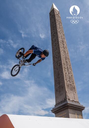 Una de las pocas sedes activas durante la totalidad de la competición. Varios deportes tendrán presencia en la plaza pública más grande de Francia: el skateboarding se disputará el 27 y 28 de julio y el 6 y 7 de agosto; el freestyle BMX el 30 y 31 de julio, el baloncesto 3x3 del 30 de julio al 5 de agosto, y por último debutará en unos Juegos Olímpicos el breaking el 9 y 10 de agosto.  Este escenario ha sido testigo de algunos momentos icónicos de la Revolución Francesa, ahí fueron ejecutados en la guillotina Luis XVI y María Antonieta. Ahora el paisaje será distinto y se espera que sea una fiesta para los aficionados de los deportes urbanos.