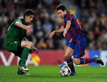 Messi ha jugado cuatro partidos ante el equipo ruso, pero no le ha podido encajar ni un sólo gol, en esos cuatros duelos, Barcelona ha marcado dos goles, uno de David Villa y otro de Zlatan.