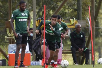 Dorlan Pabón y Andrés Andrade, que arrastraban molestias, participaron sin problemas de los ejercicios, que involucraron trabajos en espacio reducido, reacción y movilidad, además de técnica con el uso de banderines. Todo este ciclo de trabajos estuvo a cargo del preparador físico Carlos Tabares.