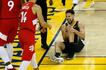 La lesión de Klay Thompson, en imágenes