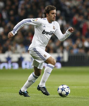 Jugó con el Real Madrid la temporada 2010/11.