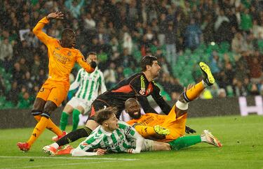 La jugada del penalti en el minuto 52 de partido. Antonio Rüdiger derriba a Jesús Rodríguez momentos antes del mano a mano con Thibaut Courtois.