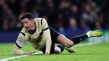 Soccer Football - UEFA Champions League - Chelsea v FC Barcelona - Stamford Bridge, London, Britain - November 25, 2025 FC Barcelona's Robert Lewandowski reacts REUTERS/Hannah Mckay
