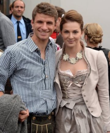 Thomas Mueller con su esposa Lisa Muelller.