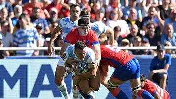 Argentina's wing Rodrigo Isgro (Front) runs with the ball during the France 2023 Rugby World Cup Pool D match between Argentina and Chile at the Beaujoire Stadium in Nantes, west France, on September 30, 2023. (Photo by LOIC VENANCE / AFP)