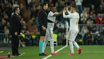 Vinicius sustituye a Hazard en un partido del Real Madrid.