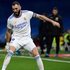 El Bernabéu, entregado a la magia de Benzema