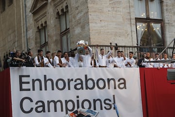 Parejo levantando la Copa