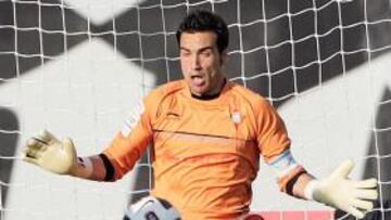 <b>GOLPE. </b>Falcón se ha lesionado cuando estaba rindiendo a un gran nivel en la portería del Celta.