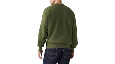 Esta es la sudadera verde de Levi’s que se va a convertir en un básico de armario infalible: es suave, cálida y muy cómoda