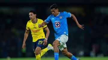 Soccer Football - Liga MX - Semi Final - First Leg - Cruz Azul v America - Estadio Olimpico Mexico 1968, Mexico City, Mexico - May 15, 2025 Cruz Azul's Angel Sepulveda in action with America's Ramon Juarez REUTERS/Raquel Cunha