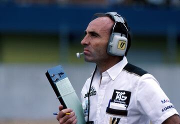 Frank Williams, creador y exdirector de Williams Racing, falleció el 28 de noviembre a los 79 años. El británico comenzó a escribir su leyenda cuando fundó la escudería en 1977 junto a Patrick Head, el segundo equipo más laureado de toda la historia de la Fórmula 1 por detrás de Ferrari con nueve títulos de constructores y siete de pilotos. Antes fue piloto e ingeniero y quedó en silla de ruedas tras un accidente que le lesionó la médula espinal en 1986. Fue nombrado Caballero de la Orden del Imperio Británico en 1999.