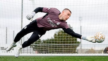Lunin, durante un entrenamiento en Valdebebas.