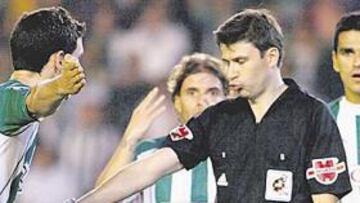 <b>EN EL CENTRO DE LA POLÉMICA. </b>El 'famoso' Rubinos Pérez pitará hoy en La Romareda.