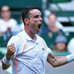 Bautista se carga a Medvedev para reencontrarse a lo grande