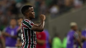 RIO DE JANEIRO, BRAZIL - AUGUST 20: Jhon Arias of Fluminense celebrates after scoring the team's second goal during the match between Fluminense and Gremio as part of Copa CONMEBOL Libertadores 2024 at Maracana Stadium on August 20, 2024 in Rio de Janeiro, Brazil. (Photo by Ruano Carneiro/Getty Images)