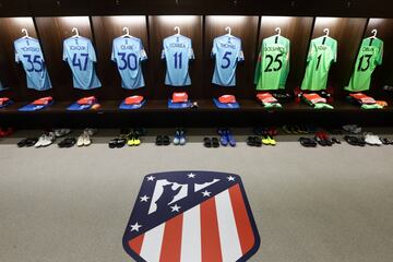 Vestuario del Atlético de Madrid en el Singapur National Stadium. 