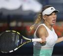 Wozniacki lucha y luce anillo de compromiso en Dubai