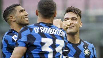 Inter Milan's Lautaro Martinez, right, celebrates with his teammates after he scored his side's fifth goal during a Serie A soccer match between Inter Milan and Sampdoria, at Milan's San Siro stadium, Saturday, May 8, 2021. (AP Photo/Luca B
