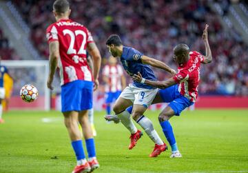 Mehdi Taremi y Kondogbia.