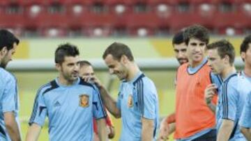 BUEN ROLLO. Villa, Soldado, Monreal y Javi Mart&iacute;nez se entrenan.