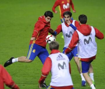 Primer entrenamiento de La Roja en Gijón