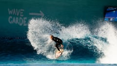 El legendario Tom Curren visita un laboratorio de olas artificiales