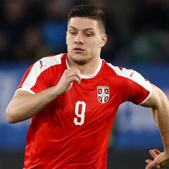 Jovic vuelve a las andadas