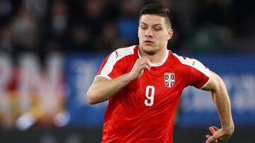 Luka Jovic, en un partido con Serbia.