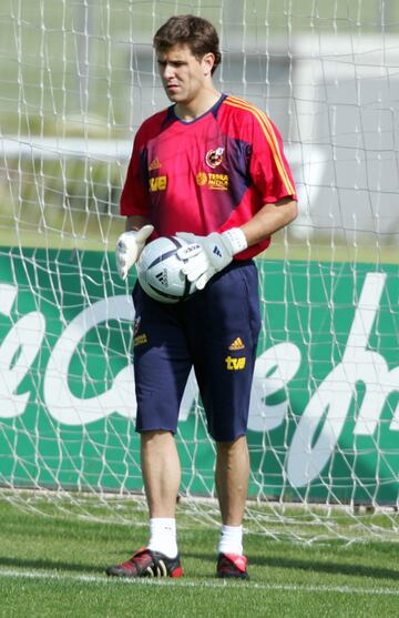 Aranzubia moved on from Athletic Club in 2008 and is one of the few keepers to have scored in the Spanish top flight - a stopagge-time header against Almería in February 2011.