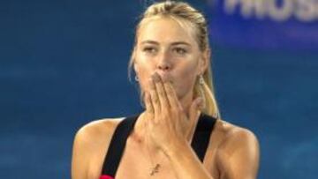 Sharapova pasa a cuartos por el abandono de Safarova