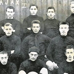 La primera equipación del Ajax, en 1900, era negra