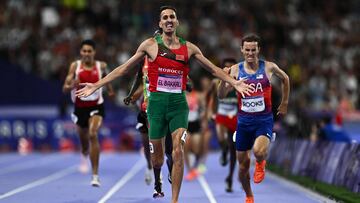 Morocco's Soufiane El Bakkali celebrates after winning the men's 3000m steeplechase final of the athletics event at the Paris 2024 Olympic Games at Stade de France in Saint-Denis, north of Paris, on August 7, 2024. (Photo by Jewel SAMAD / AFP)