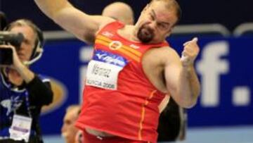 Manuel Martínez al frente de un equipo español de 30 atletas