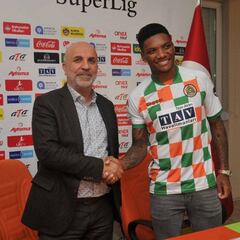 Junior Fernandes seguirá su carrera en el fútbol de Turquía