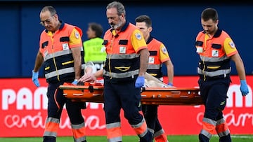Barcelona's German goalkeeper #01 Marc-Andre Ter Stegen is escorted off-pitch on a stretcher during the Spanish league football match between Villarreal CF and FC Barcelona at La Ceramica stadium in Vila-real, on September 22, 2024. (Photo by JOSE JORDAN / AFP)