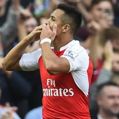 Arsenal quiere amarrar a Alexis con sueldo de estrella