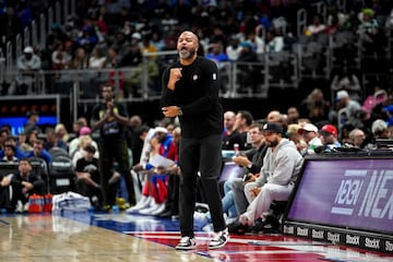 Head Coach J.B. Bickerstaff of the Detroit Pistons 