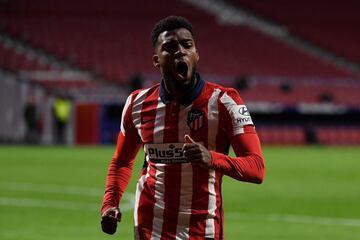 Lemar celebrando el gol 1-0