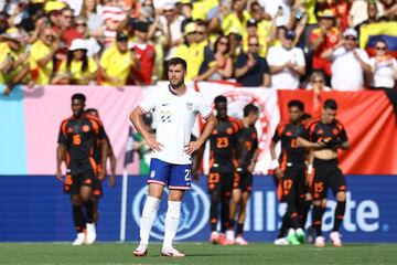 La Selección venció con autoridad a el equipo estadounidense en el primer amistoso previo a la Copa América. Jhon Arias, Rafael Santos Borré, Richard Ríos, Jorge Carrascal y Luis Sinisterra marcaron en la goleada, mientras que Timothy Weah anotó para los locales.