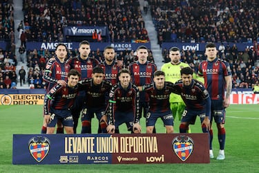 El once inicial del Levante. 