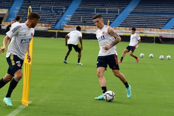 La Selección Colombia entrenó por primera vez en el Metropolitano para preparar el duelo ante Argentina. Activación física, movilidad y definición fueron los trabajos del equipo nacional 