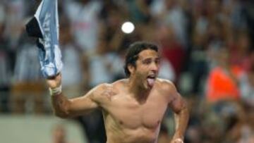 Aldo de Nigris celebrando el gol de último minuto que consiguió ante el Pachuca y que le dio el triunfo al Monterrey en la fecha 4 del torneo.