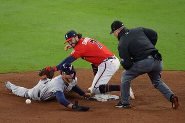 La noche de este viernes Atlanta Braves recibió a Houston Astros en SunTrust Park para protagonizar el Juego 3 de la Serie Mundial.