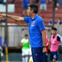 Pellegrino respalda a criticados jugadores de la U y aborda el ‘caso Osorio’