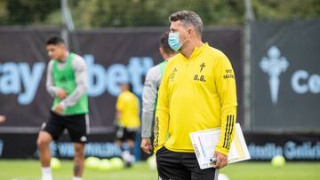 Óscar García dirige un entrenamiento del Celta en A Madroa.
